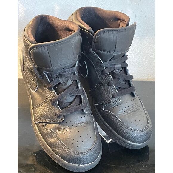 Nike Air Jordan 1 Retro Mid GS 'Black Dark 554725-021 Youth Size 7Y - Picture 1 of 12